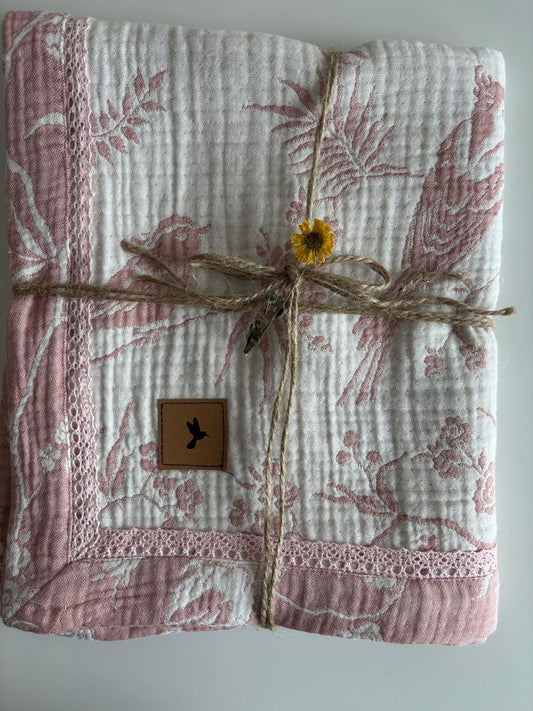 Rosa fågel och blommönstrad babyfilt (60 x 100 cm,4-lagers jacquardmuslin)