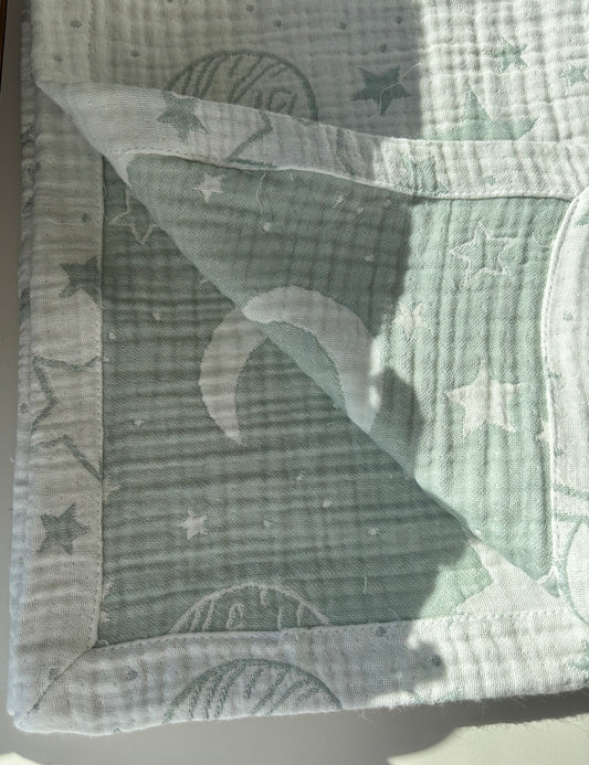 Vit  rymd babyfilt (50 x 60 cm,4-lagers jacquardmuslin)